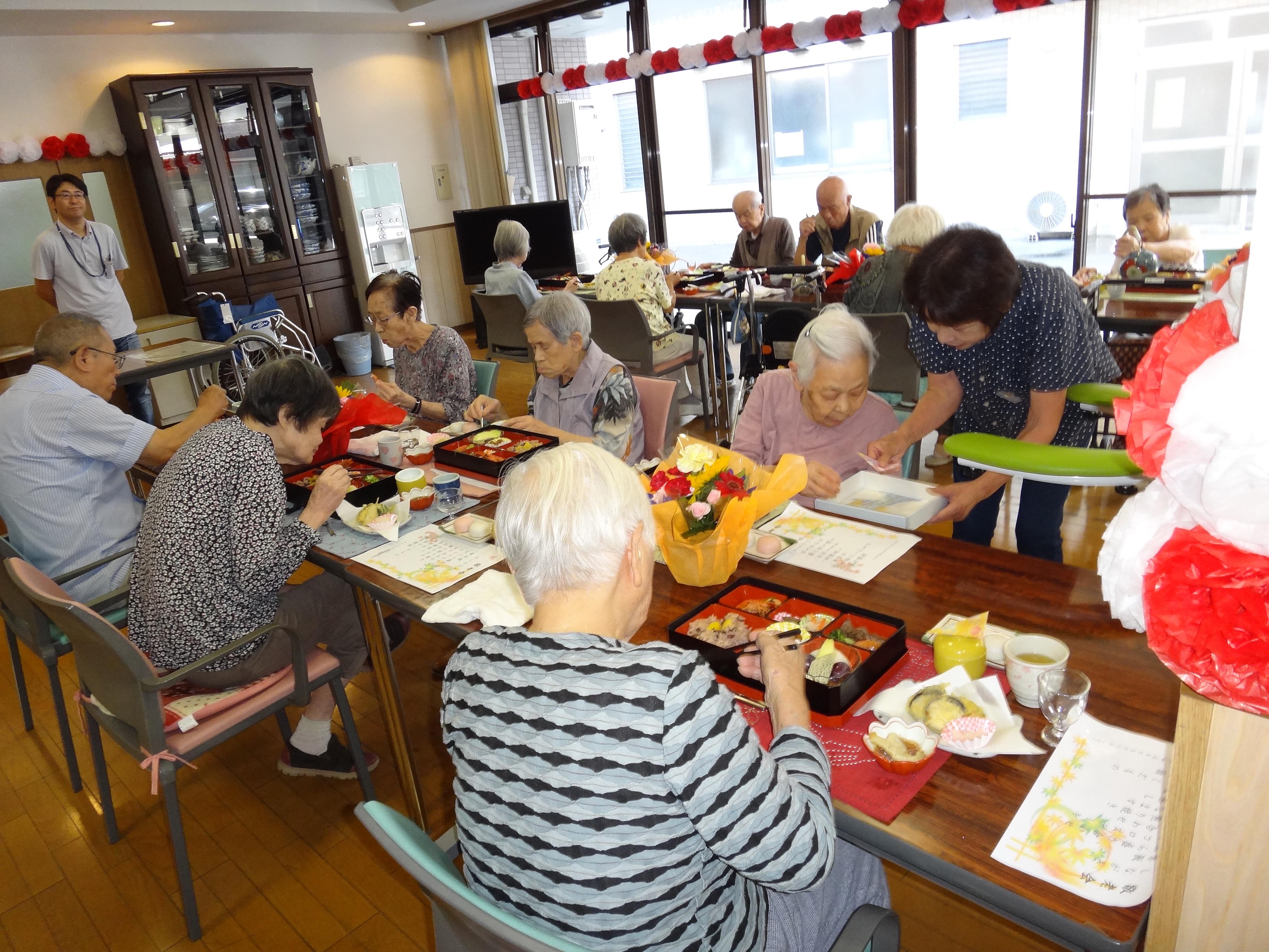 社会福祉法人笠松会　ケアハウス笠松苑　食事風景